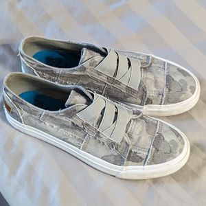 Blowfish slip on shoes Gray Camo size 9